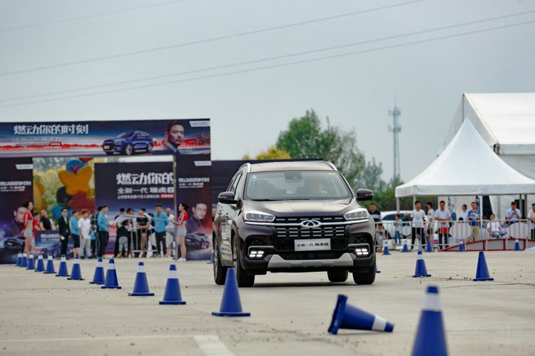 ȫ��һ����8���з������߹��峵��������@ʯ��ׯվ