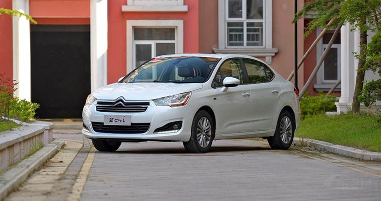 ��������Ͷ�����У�������ζ�������أ�