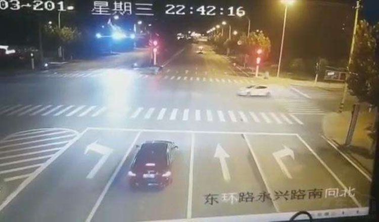 近期豪车纷纷上“头条”!是有钱人变坏了? 近期豪车纷纷上“头条”!是有钱人变坏了?