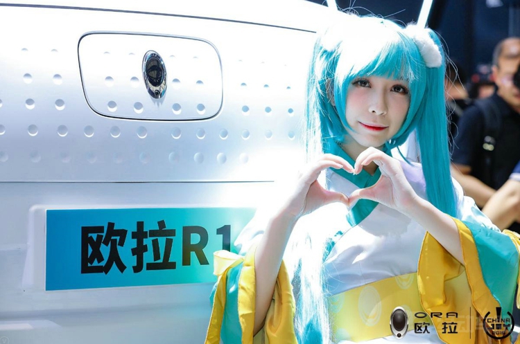 ŷ��R1�ഺ������Ȧ������ ��ҫChina Joy