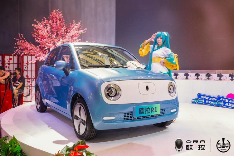 ŷ��R1�ഺ������Ȧ������ ��ҫChina Joy