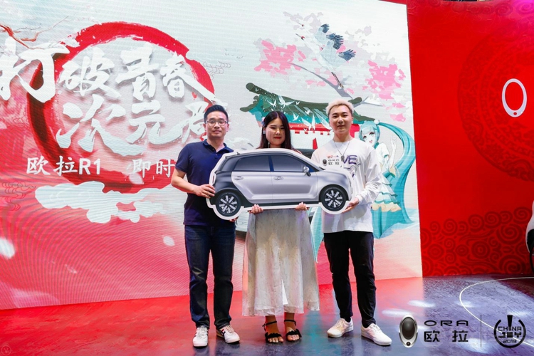 ŷ��R1�ഺ������Ȧ������ ��ҫChina Joy