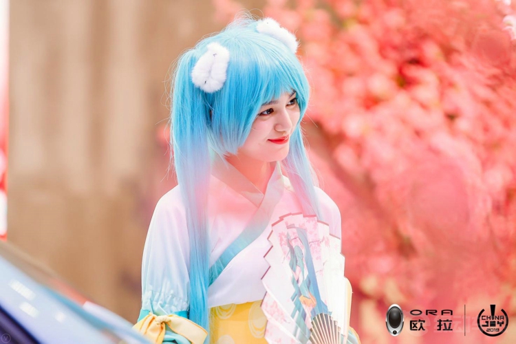 ŷ��R1�ഺ������Ȧ������ ��ҫChina Joy