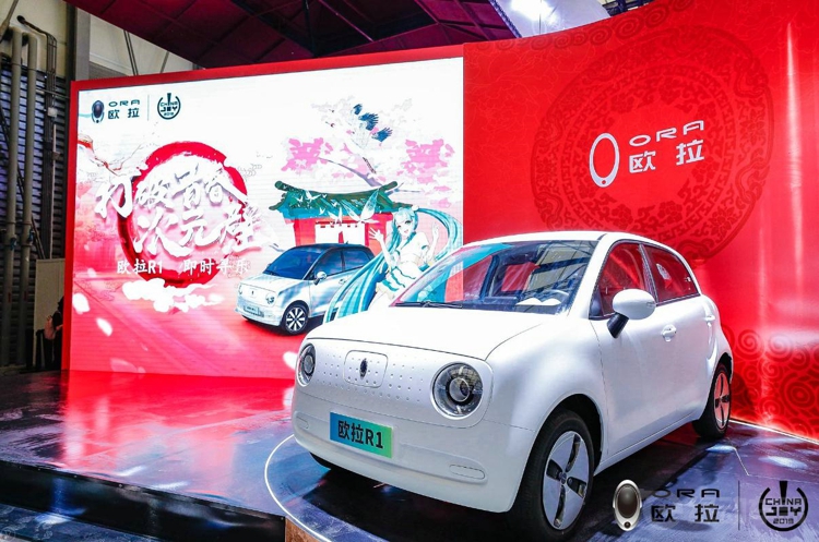 ŷ��R1�ഺ������Ȧ������ ��ҫChina Joy