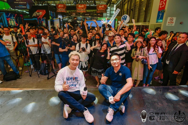 ŷ��R1�ഺ������Ȧ������ ��ҫChina Joy