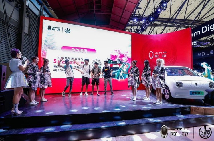 ŷ��R1�ഺ������Ȧ������ ��ҫChina Joy