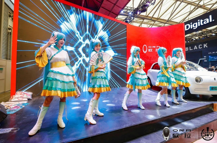 ŷ��R1�ഺ������Ȧ������ ��ҫChina Joy