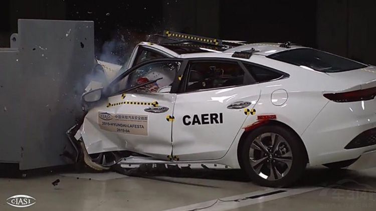 ��˹����ײ���ԣ�A�����90�� �ֳ�����