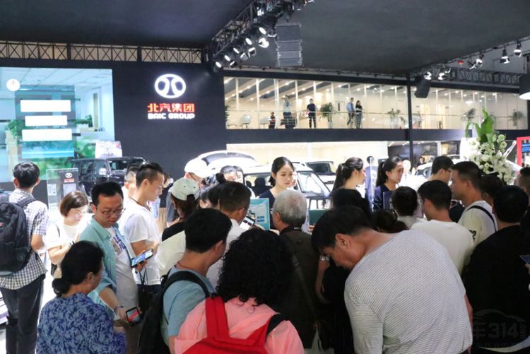 �ɶ���չ����������Դ��Ӳ�˲�Ʒ�˶�����