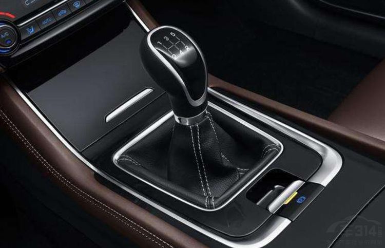 如何才能轻松快速超车?降挡提速是关键 如何才能轻松快速超车?降挡提速是关键