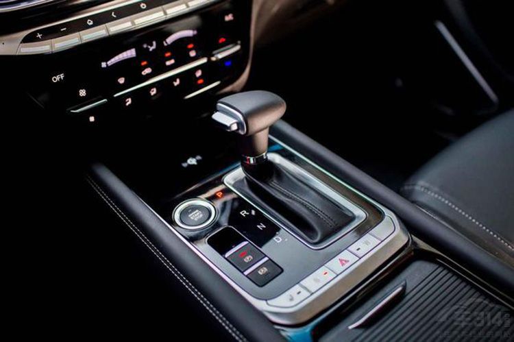 如何才能轻松快速超车?降挡提速是关键 如何才能轻松快速超车?降挡提速是关键