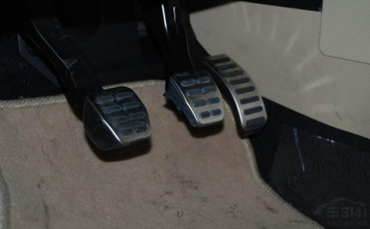 刹车到底应该怎么踩?小心别被驾校坑了 刹车到底应该怎么踩?小心别被驾校坑了