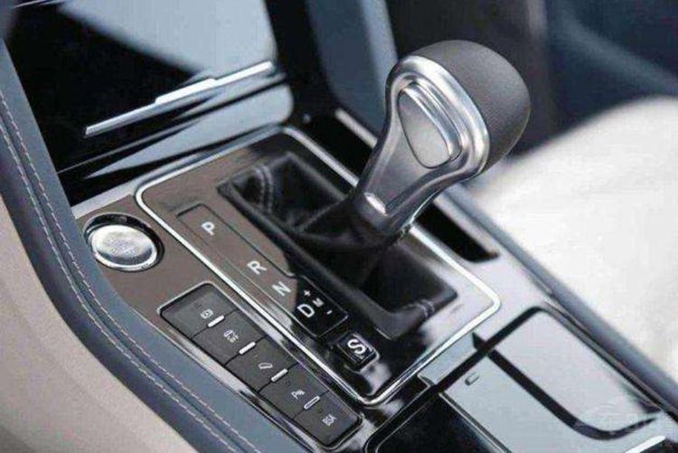 开车下坡怎么踩刹车?这些情况千万要记牢 开车下坡怎么踩刹车?这些情况千万要记牢