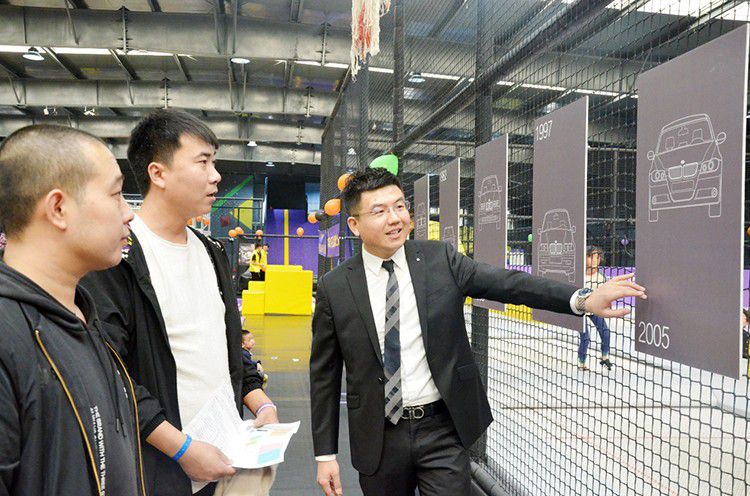 ʯ��ׯ����ȫ��BMW 3ϵ���ּ��껪��Ļ