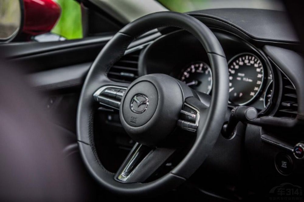 ȷʻMAZDA3