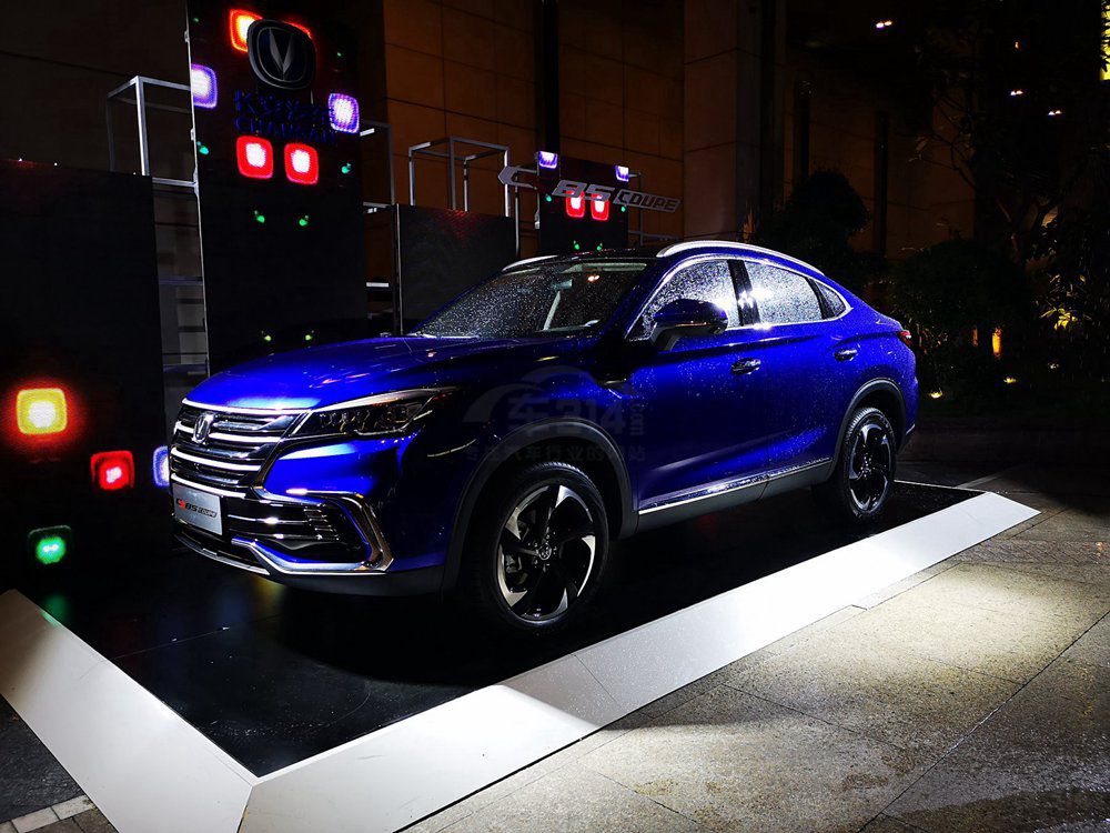 SUV ̽Xгǰ˿