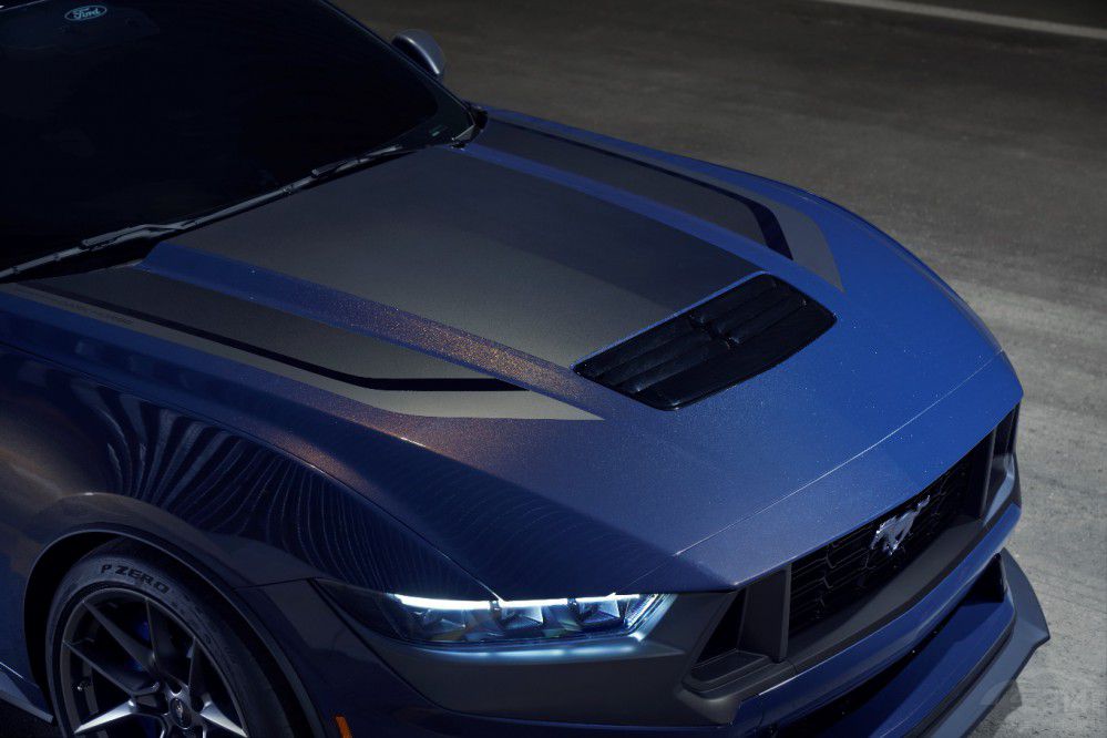 MustangƳMustang Dark Horse