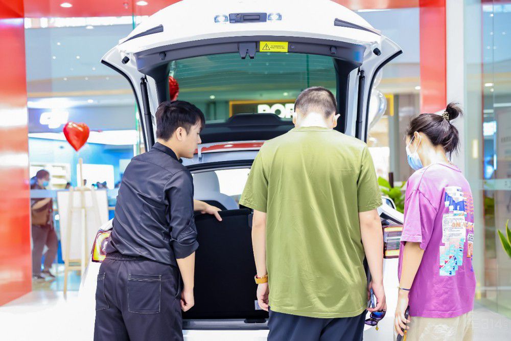 重庆人买特斯拉的专属汽车消费补贴来了 