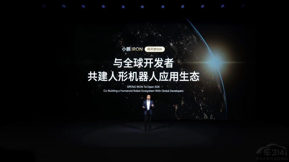 小鹏分享物理AI成果 发布全新芯片飞行汽车 小鹏分享物理AI成果 发布全新芯片飞行汽车