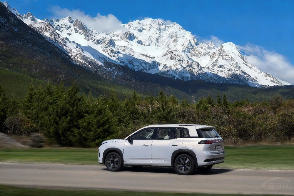 210km大电池增程+五连杆,掀翻混动市场 210km大电池增程+五连杆,掀翻混动市场