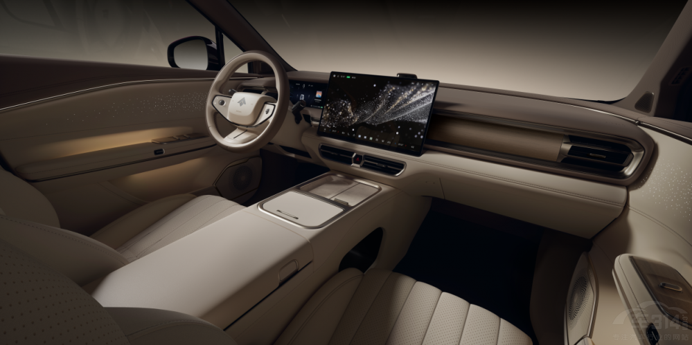 �º����ǻ��˶�SUV껲�S600������չ����